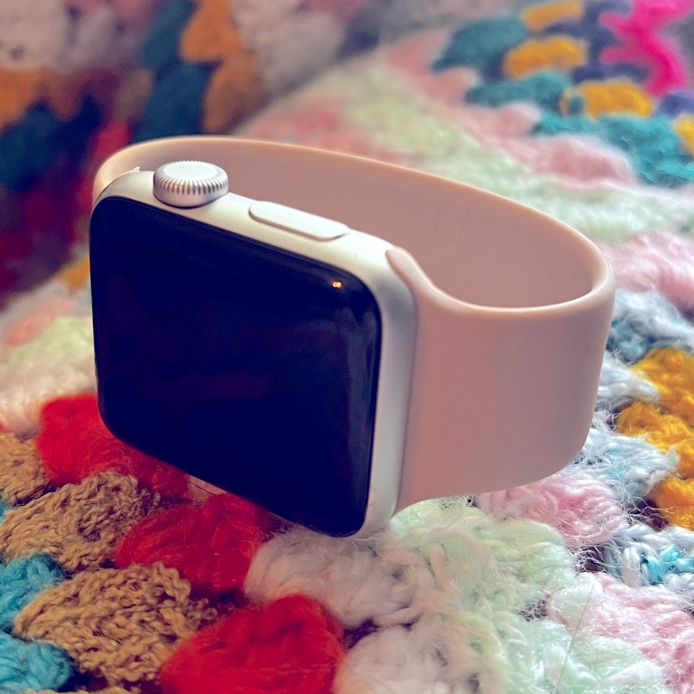 Apple Watch : Series 3, Aluminum Case, 38mm, GPS